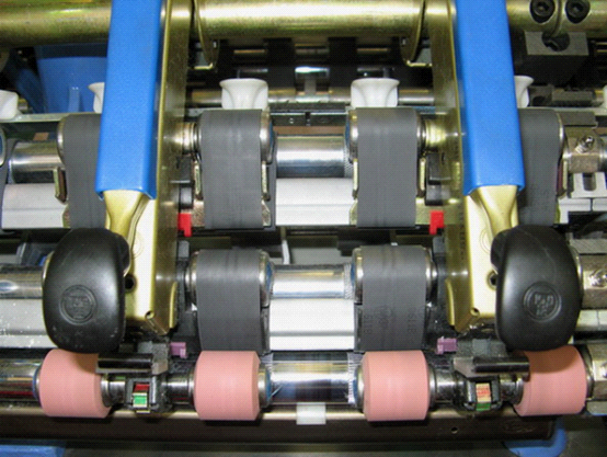 喷气纺纱中牵伸机构及工艺的独特之处