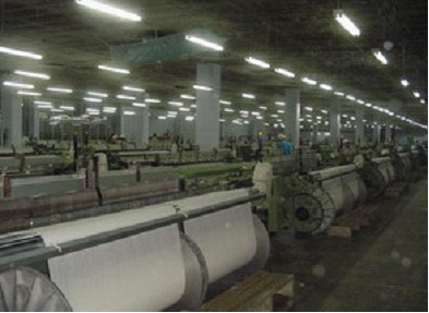 片梭在梭口中的飞行及输送