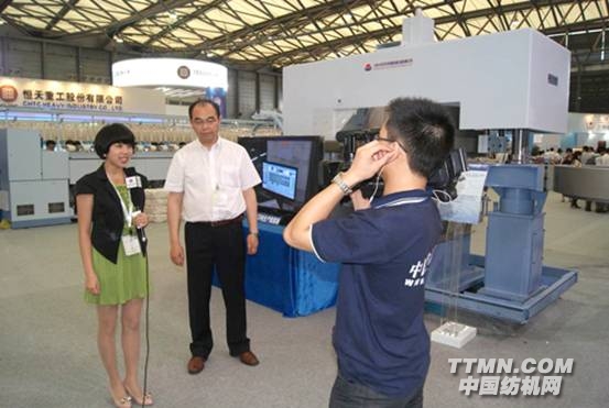 G:\2011上海纺机展图片整理\纺机网文章\现场采访剪影\DSC03911.jpg