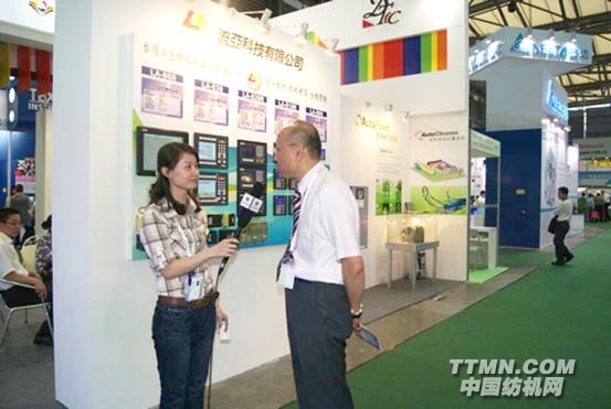 G:\2011上海纺机展图片整理\纺机网文章\现场采访剪影\File0302.jpg