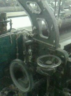 一个整体织布厂包裹浆纱机.付机.因为地区开发紧急处理