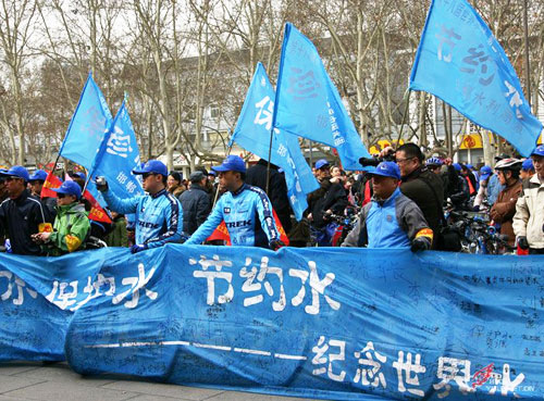 恒天重工邯郸纺机驴友队骑行宣传节水周_郑州