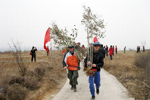 恒天重工邯郸纺机驴友队骑行宣传节水周_郑州
